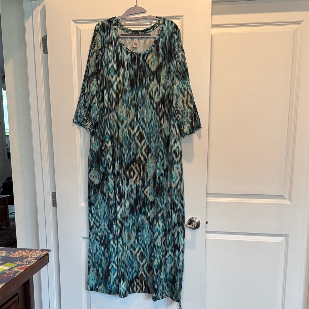 Catherines 2X Maxi Dress with 3/4 length sleeves & pockets!